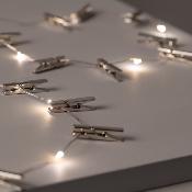 Guirlande LED Fil de Fer avec pinces à Linge Chromée à Piles 3.5m